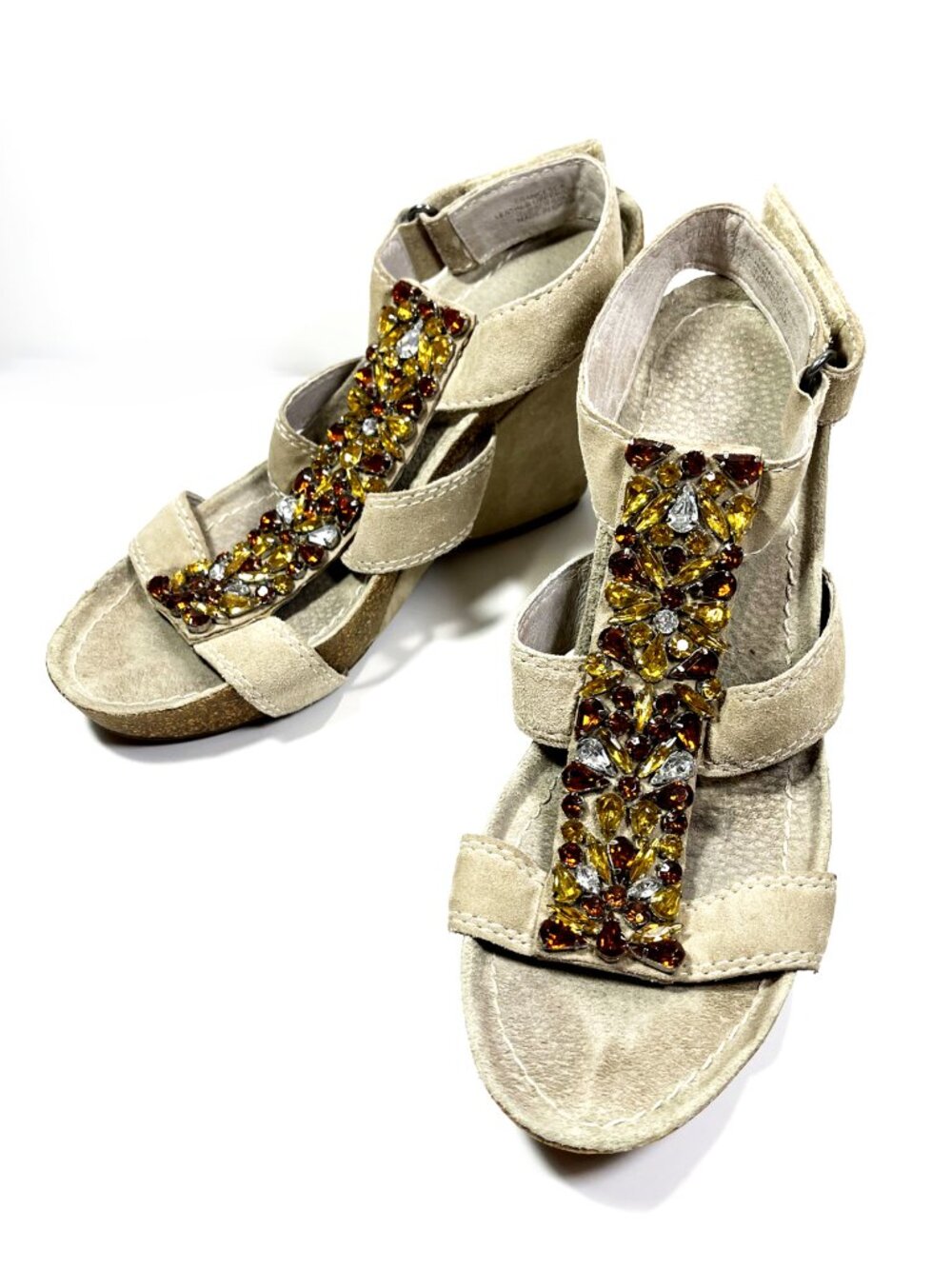 APEPAZZA Francesca Suede Wedge Sandals Beige Jeweled T-Strap Resort Size 7